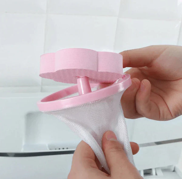 Roze pluizenverwijderaar voor wasmachine, ideaal voor het vangen van huisdierharen. Handig wasaccessoire voor schone kleding zonder pluisjes.