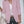 Vrouw in roze blazer met witte blouse en zwarte broek, draagt een beige handtas. Stijlvolle zakelijke outfit, mode voorjaarscollectie.