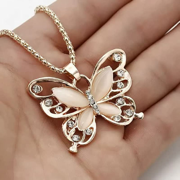 Gouden vlinderhanger ketting met kristallen, elegante sieradenaccessoire, modieuze damesketting, perfect cadeau-idee voor vrouwen.