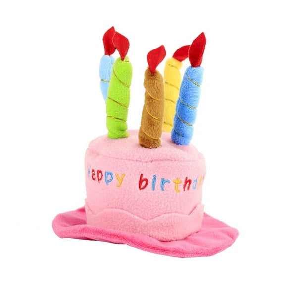 Roze pluche verjaardagshoed met kleurrijke kaarsen en "Happy Birthday" tekst. Perfect voor feestelijke gelegenheden en verjaardagsvieringen.