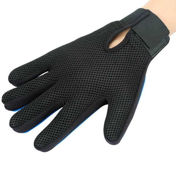 Zwarte ademende handschoen met klittenbandsluiting, geschikt voor sport en outdoor activiteiten. Comfortabel en duurzaam ontwerp.