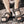 Bruine wandelsandalen voor heren op rotsachtige ondergrond, verstelbare klittenbandsluiting, ideaal voor outdooractiviteiten en zomerse avonturen.