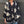 Zwart-witte boho blouse met bloemenprint, wijde mouwen en knoopsluiting. Trendy damesmode, casual stijl, perfect voor lente en zomer.