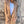 Vrouw draagt stijlvolle beige blazerjas, perfect voor herfstmode. Elegante dameskleding, casual chic look, ideaal voor modetrends 2023.