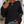 Vrouw draagt zwarte trui met wijde mouwen en gouden ketting, casual outfit, mode, herfstkleding, stijlvolle dameskleding, trendy look.