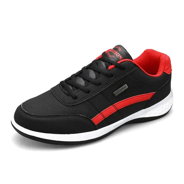 Zwarte en rode sportschoen met witte zool, casual design, geschikt voor heren. Comfortabele sneaker voor dagelijks gebruik en sportactiviteiten.