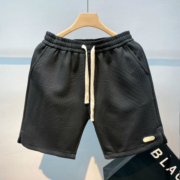 Zwarte sportshorts voor heren met golfpatroon, elastische tailleband en witte trekkoorden, ideaal voor hardlopen en casual activiteiten.
