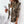 Vrouw in trendy luipaardprint jas met ruches, lange mouwen en rits, perfect voor lente en herfst. Modieuze dameskleding 2022.