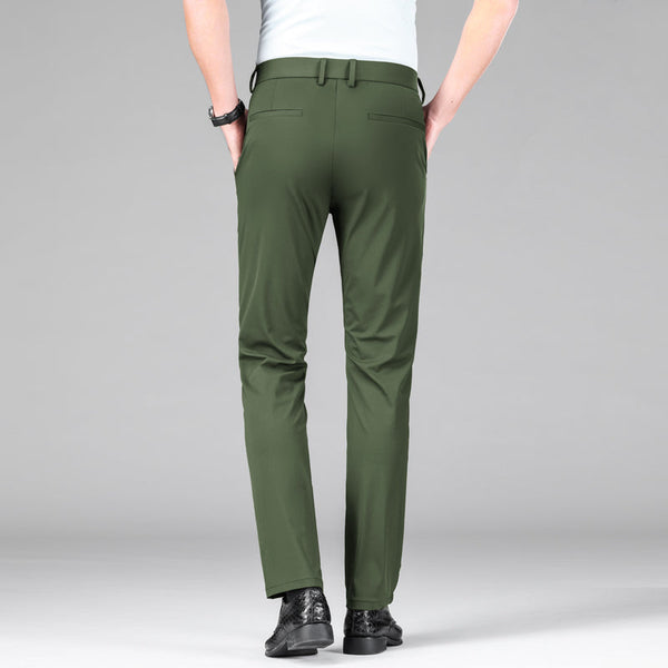 Groene heren zomerbroek, slank model, ijszijde, casual stijl. Ideaal voor warme dagen. Comfortabele pasvorm, veelzijdig en modieus.
