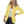 Vrouw in gele blazer, witte top en zwarte broek. Modieuze dameskleding, casual chic stijl, trendy outfit voor lente en zomer.