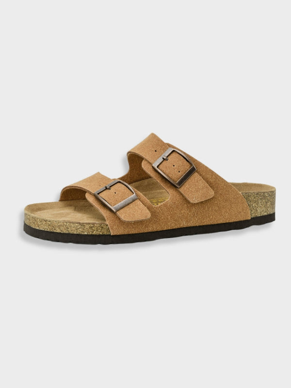 Bruine suède sandaal met twee verstelbare gespen en kurken zool, ideaal voor zomerse casual outfits. Comfortabele en stijlvolle sandalen voor dagelijks gebruik.